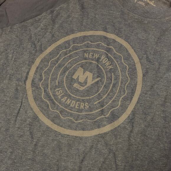 Travis Mathew Ditton NHL New York Islanders Long Sleeve Raglan Shirt Size Small - Picture 4 of 9